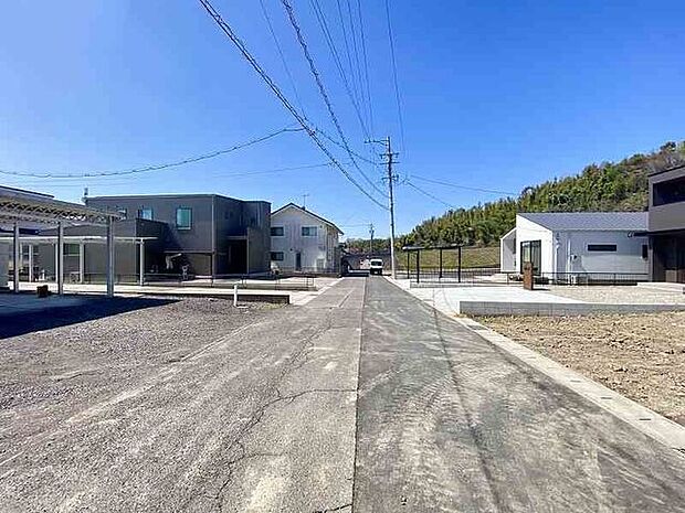 収納力に優れたシューズボックスには、季節のお花や思い出の写真を飾ることができるスペース付き♪