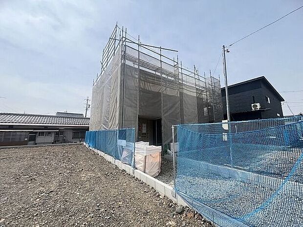 完成前の物件に限り、カラー選択やオプション工事 などのサービス特典が受けられる場合がございます。詳しくお知りになりたい方はお気軽にお問合せください。