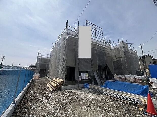 完成前の物件に限り、カラー選択やオプション工事 などのサービス特典が受けられる場合がございます。詳しくお知りになりたい方はお気軽にお問合せください。