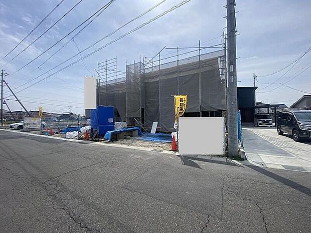 完成前の物件に限り、カラー選択やオプション工事 などのサービス特典が受けられる場合がございます。詳しくお知りになりたい方はお気軽にお問合せください。