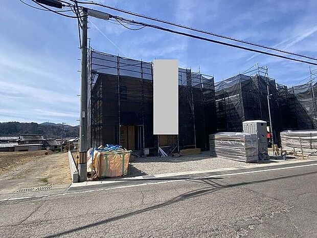 完成前の物件に限り、カラー選択やオプション工事 などのサービス特典が受けられる場合がございます。詳しくお知りになりたい方はお気軽にお問合せください。