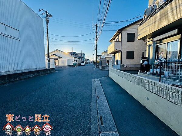 前面道路含む外観