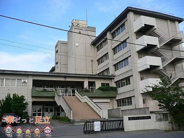 越谷市立新栄中学校 徒歩15分。 1170m