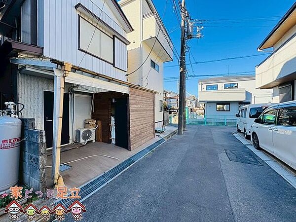 前面道路含む外観