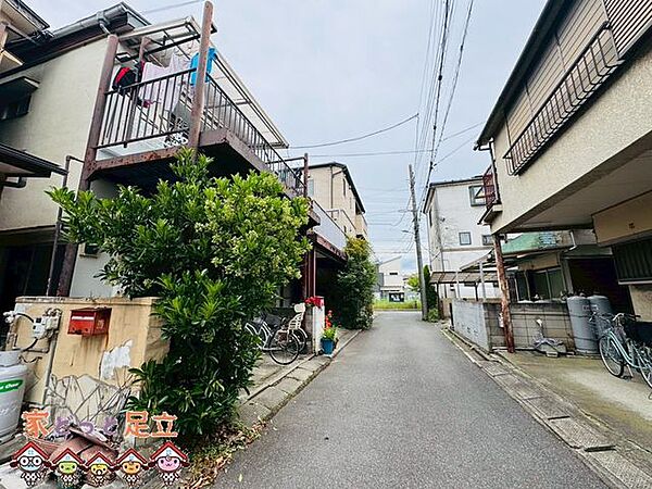 前面道路含む外観