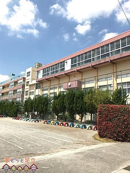 川口市立根岸小学校 徒歩2分。 140m