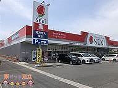 ドラッグストアセキ本木店 徒歩7分。 530m