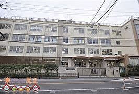 足立区立第十中学校 徒歩5分。 350m