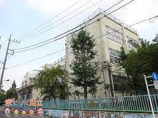 足立区立江北小学校 徒歩2分。 140m