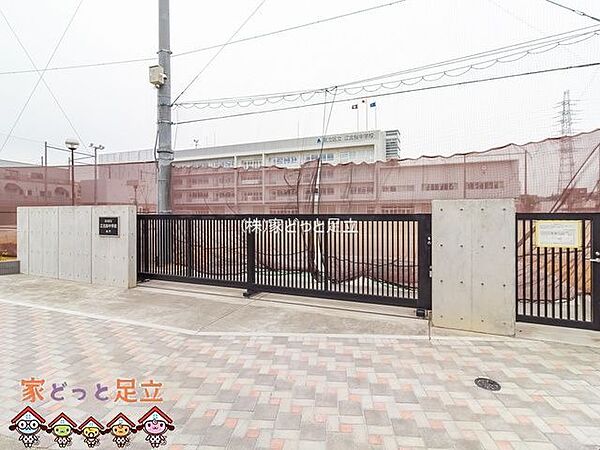 足立区立江北桜中学校 徒歩13分。 980m