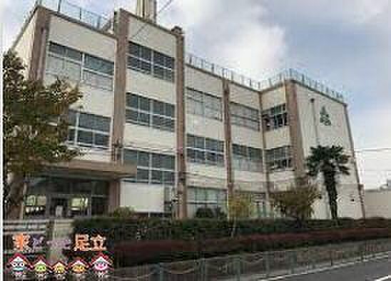 足立区立保木間小学校 徒歩3分。 180m