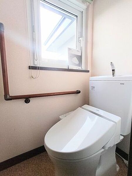 2階にもトイレを設置。忙しい朝も安心です。