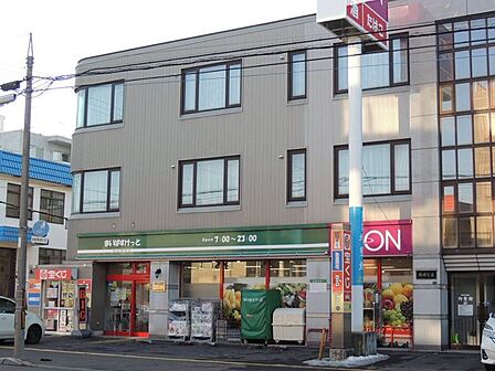 まいばすけっと北18条東1丁目店 370m