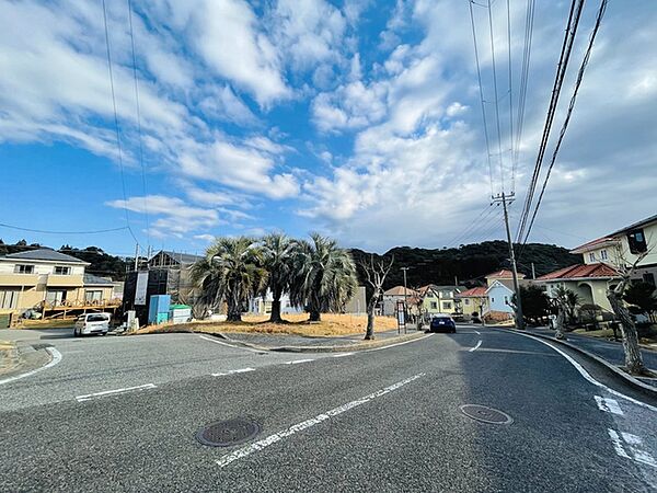 南西側 約6.0ｍ 公道 南東側 約8.5ｍ 公道