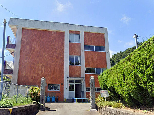 勝浦市立興津小学校（750m）