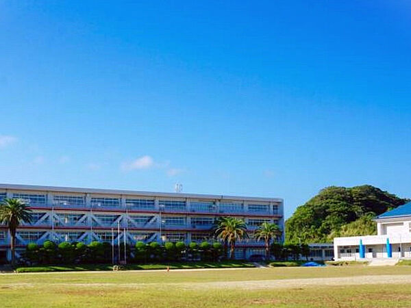 勝浦市立勝浦中学校（8700m）