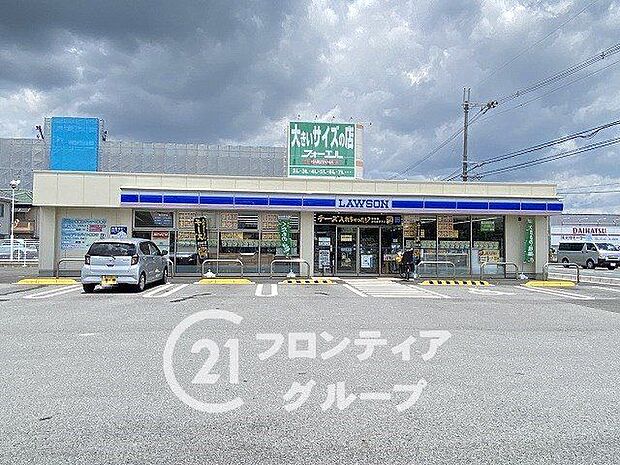 ローソン天理中町南店 徒歩2分。 140m