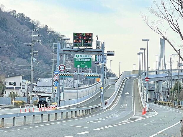 【高速道路】池田木部第一インターチェンジまで約3800ｍ（車約8分）です。インターチェンジが近いと通勤や旅行に便利ですね。