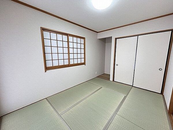 「和室」1階和室、畳表替え、襖・障子張替え済み