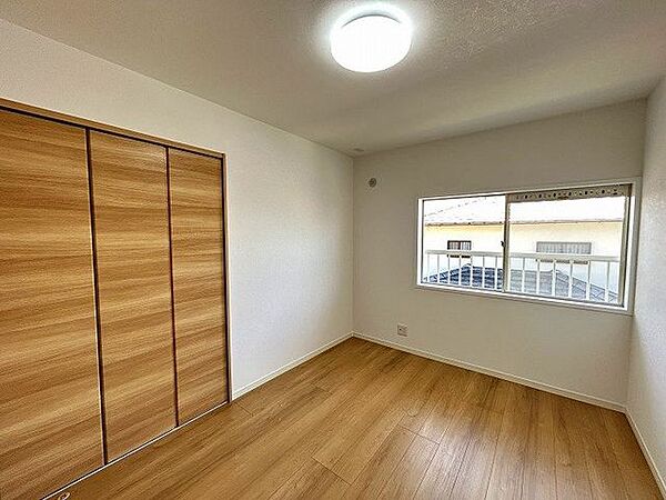 「2階中洋室」約6帖、元和室を洋室にリフォームしました