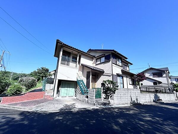 【リフォーム中】当該物件は北と西の2面道路に面しています。前面道路は公道で幅員約6ｍありますので見通しが良いですよ。これから駐車場は普通車2台分に拡幅します。