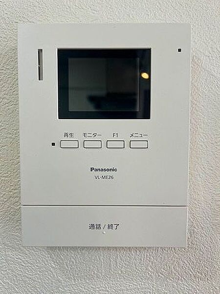 モニター付きインターホンがあるので安心です