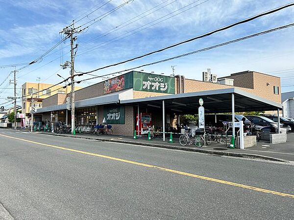 【スーパー】スーパーオオジ伊丹安堂寺店まで約350ｍ（徒歩約5分）です。日々のお買い物はこちらで揃います。徒歩5分の距離感なら買い忘れがあっても安心ですね。