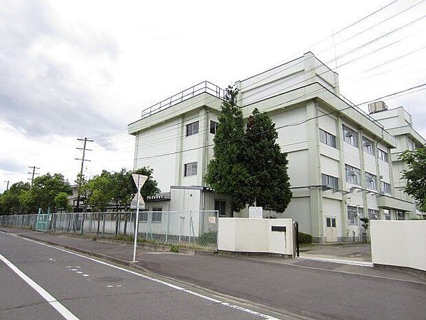 仙台市立燕沢小学校 徒歩7分。 560m