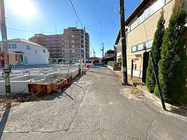 前面道路含む外観