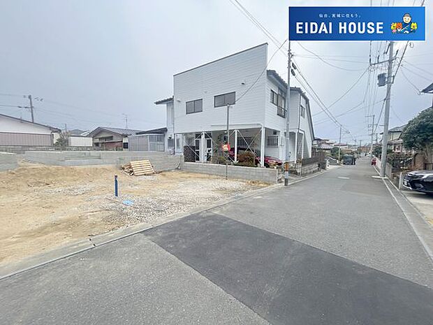 前面道路含む外観