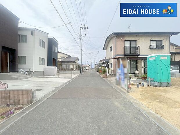 前面道路含む外観