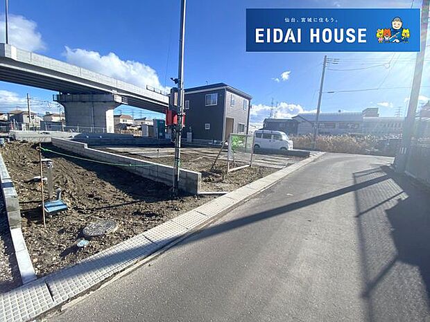 前面道路を含む現地現況外観写真