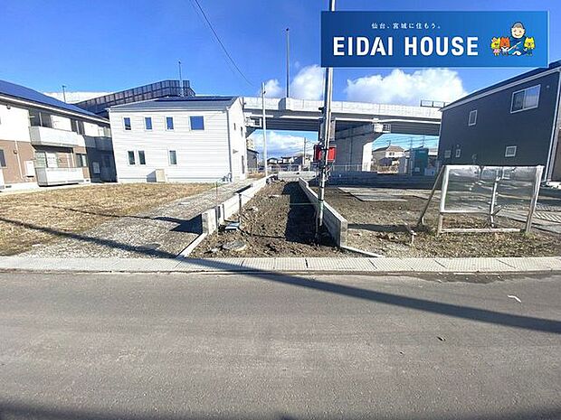 前面道路を含む現地現況外観写真