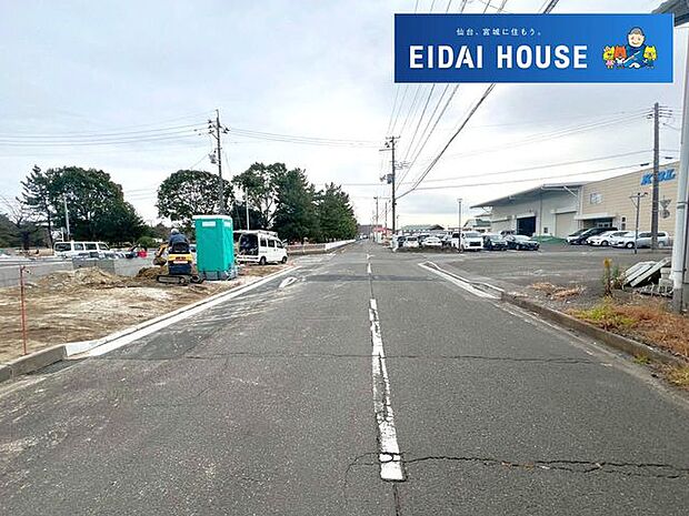 前面道路含む外観