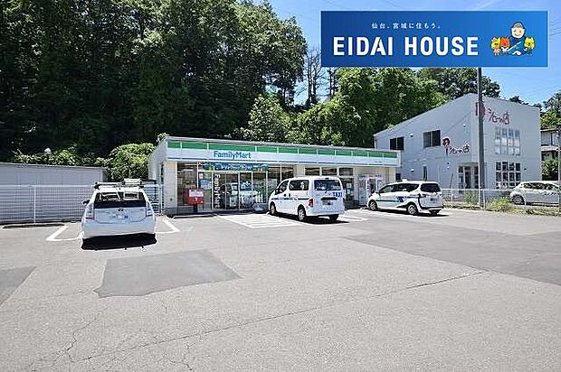 ファミリーマート川平一丁目店 徒歩5分。 330m