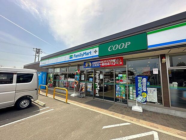 ファミリーマートプラスCOOP鶴ケ谷店 徒歩11分。 880m