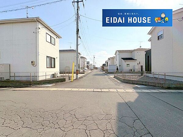 前面道路含む外観