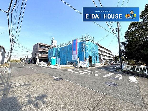 前面道路含む外観