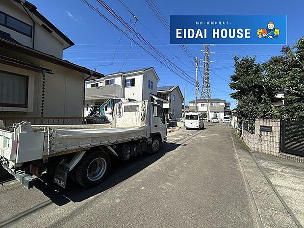 前面道路含む外観