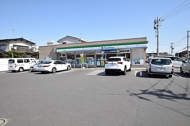 ファミリーマート岩沼桑原店　約400m