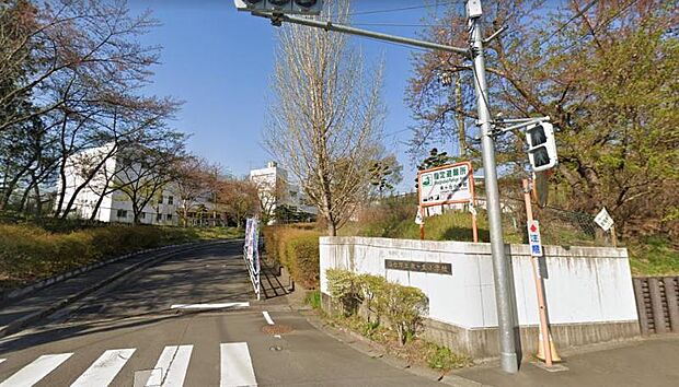 仙台市立泉ケ丘小学校　約800ｍ