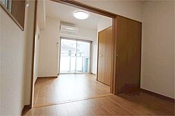 アンベリールマーロ北綾瀬II 404 4階2Kのリビング/ダイニング