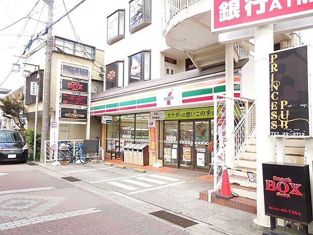 セブン-イレブン 小田原栢山駅前店まで約430m（徒歩6分）