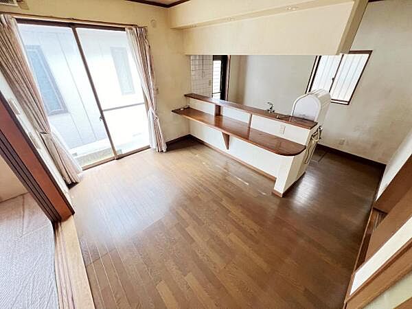 家族団らんの場所としてゆったりと居心地の良いリビングです。