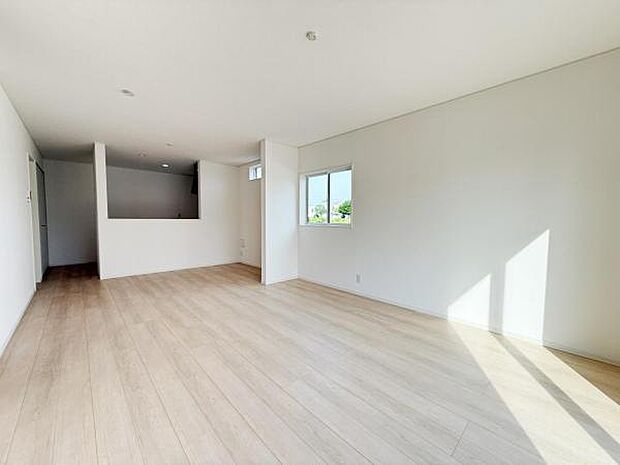 リビングダイニングになります。ご家族そろっての素敵な空間になりそうですね。