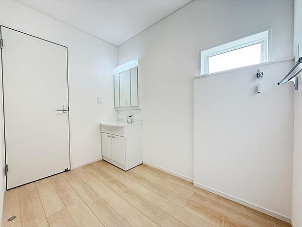 脱衣所は小さなお子様がいるご家庭にも重宝されます。