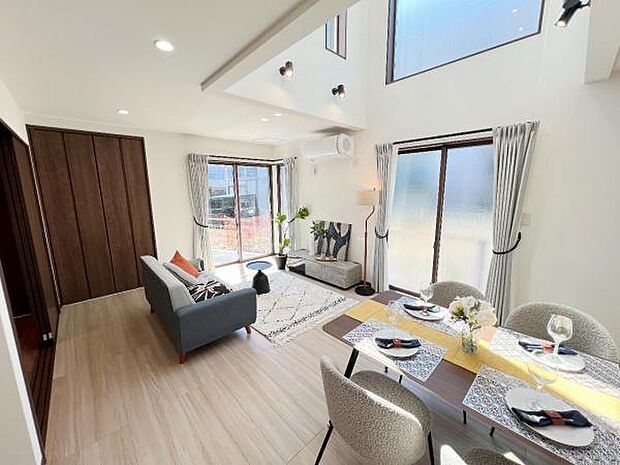 ご家族の温かい時間を演出するダイニングスペースです。