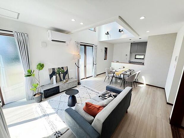 家族団らんの場所としてゆったりと居心地の良いリビングです。