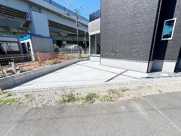 セカンドカーにも便利な駐車2台可能です。