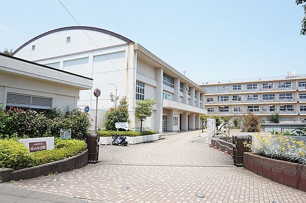 小田原市立城山中学校まで約1800m(徒歩23分)